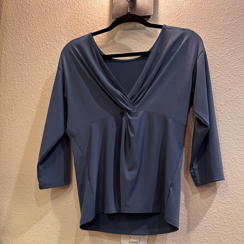 2/$10 or 3/$12 ❤️ Ann Taylor Twist Back Blue Women's Top Size S